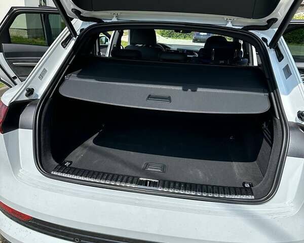 Ауди E-Tron, объемом двигателя 0 л и пробегом 70 тыс. км за 39600 $, фото 22 на Automoto.ua