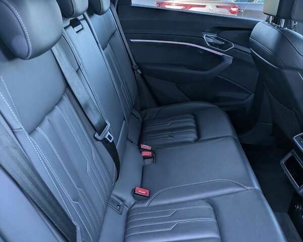 Ауди E-Tron, объемом двигателя 0 л и пробегом 73 тыс. км за 33900 $, фото 24 на Automoto.ua