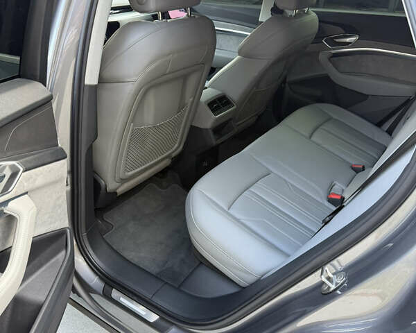 Ауди E-Tron, объемом двигателя 0 л и пробегом 81 тыс. км за 34999 $, фото 47 на Automoto.ua