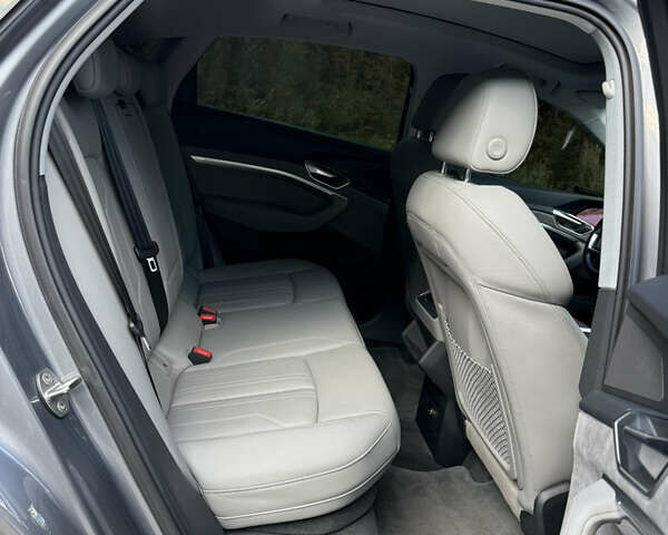 Ауди E-Tron, объемом двигателя 0 л и пробегом 81 тыс. км за 34999 $, фото 45 на Automoto.ua