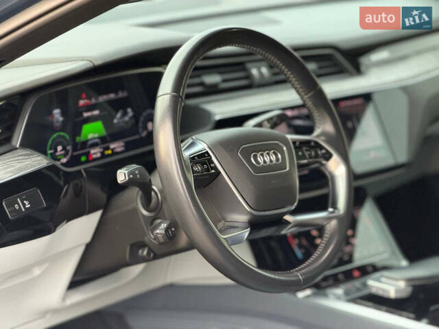 Ауди E-Tron, объемом двигателя 0 л и пробегом 83 тыс. км за 39000 $, фото 32 на Automoto.ua