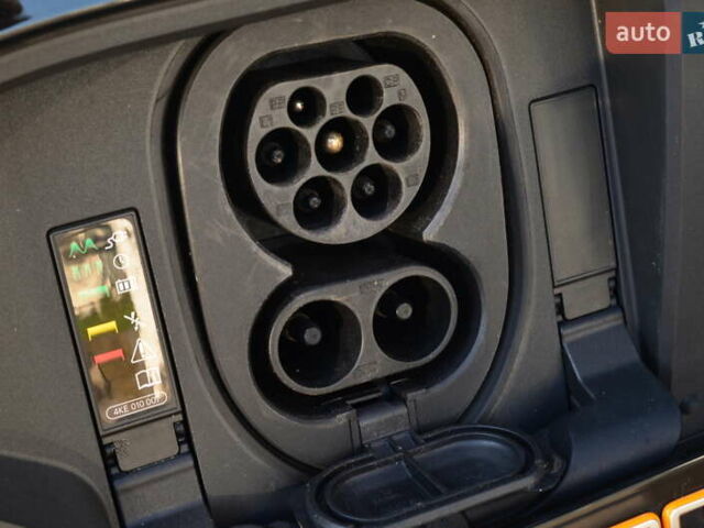 Ауди E-Tron, объемом двигателя 0 л и пробегом 72 тыс. км за 31405 $, фото 42 на Automoto.ua