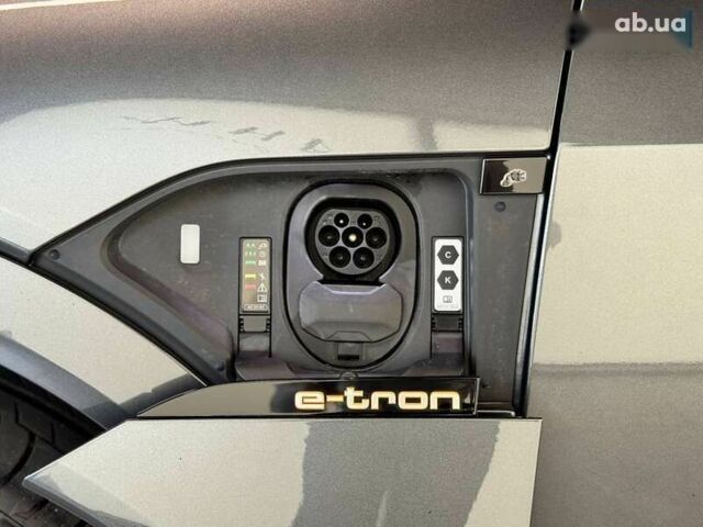 Ауди E-Tron, объемом двигателя 0 л и пробегом 72 тыс. км за 42200 $, фото 8 на Automoto.ua