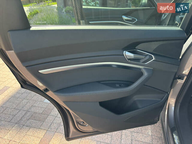Ауди E-Tron, объемом двигателя 0 л и пробегом 40 тыс. км за 35000 $, фото 11 на Automoto.ua