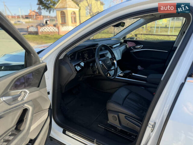 Ауді E-Tron, об'ємом двигуна 0 л та пробігом 129 тис. км за 28500 $, фото 19 на Automoto.ua