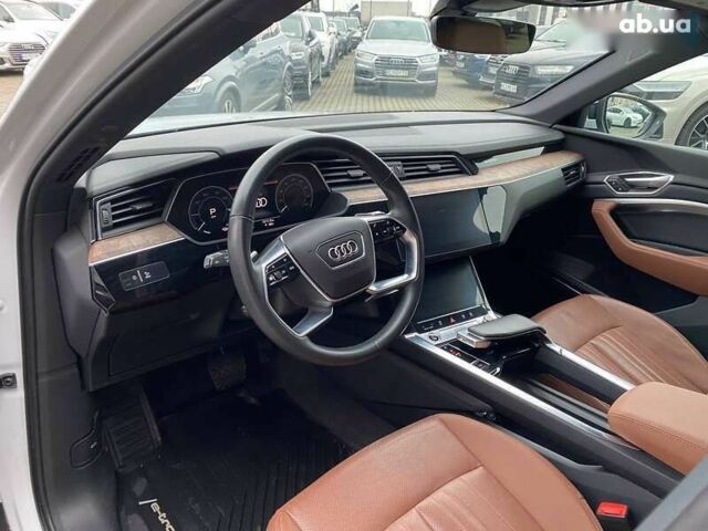 Ауди E-Tron, объемом двигателя 0 л и пробегом 82 тыс. км за 32900 $, фото 8 на Automoto.ua