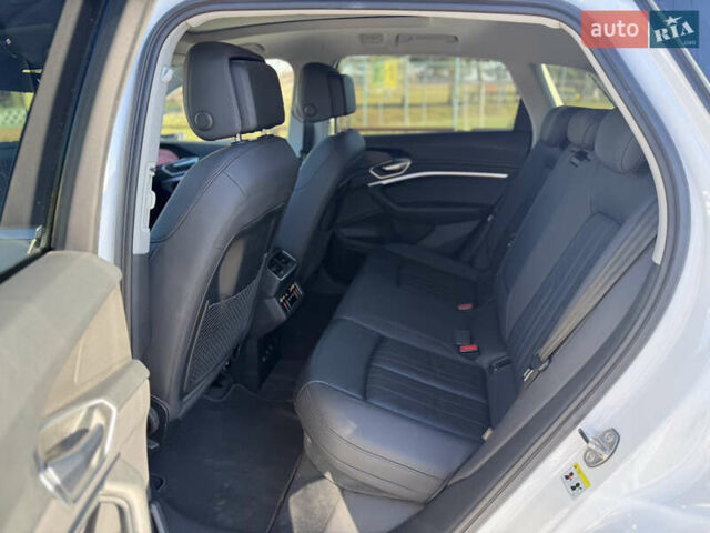 Ауді E-Tron, об'ємом двигуна 0 л та пробігом 129 тис. км за 28500 $, фото 16 на Automoto.ua