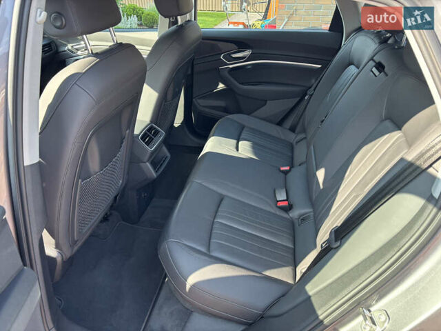 Ауди E-Tron, объемом двигателя 0 л и пробегом 40 тыс. км за 35000 $, фото 12 на Automoto.ua