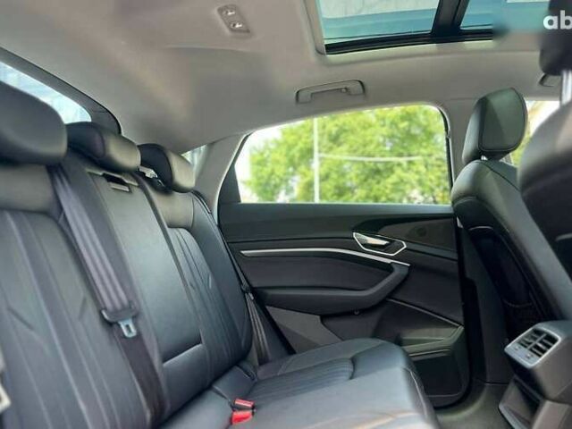 Ауди E-Tron, объемом двигателя 0 л и пробегом 45 тыс. км за 34300 $, фото 23 на Automoto.ua