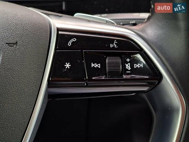 Ауди E-Tron, объемом двигателя 0 л и пробегом 40 тыс. км за 45990 $, фото 57 на Automoto.ua