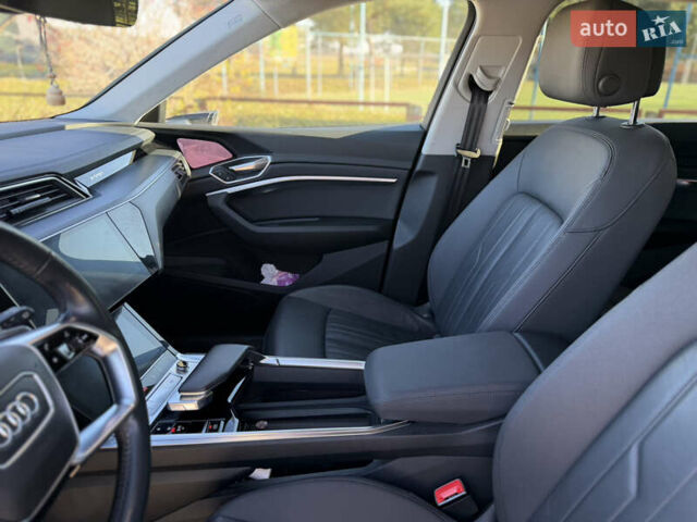 Ауді E-Tron, об'ємом двигуна 0 л та пробігом 129 тис. км за 28500 $, фото 14 на Automoto.ua