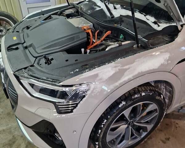 Ауді E-Tron, об'ємом двигуна 0 л та пробігом 29 тис. км за 51400 $, фото 22 на Automoto.ua