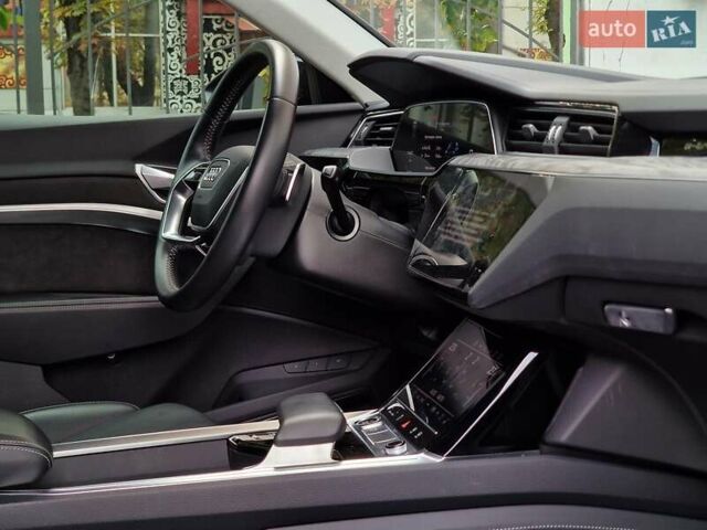 Ауди E-Tron, объемом двигателя 0 л и пробегом 40 тыс. км за 45990 $, фото 43 на Automoto.ua