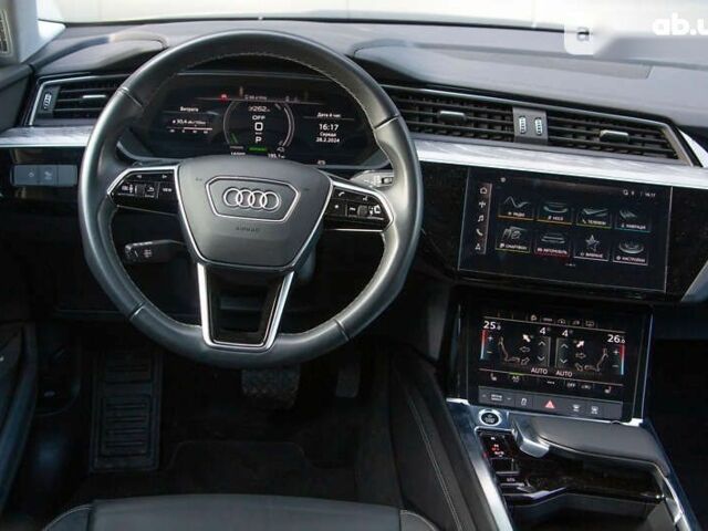 Ауди E-Tron, объемом двигателя 0 л и пробегом 22 тыс. км за 40400 $, фото 11 на Automoto.ua