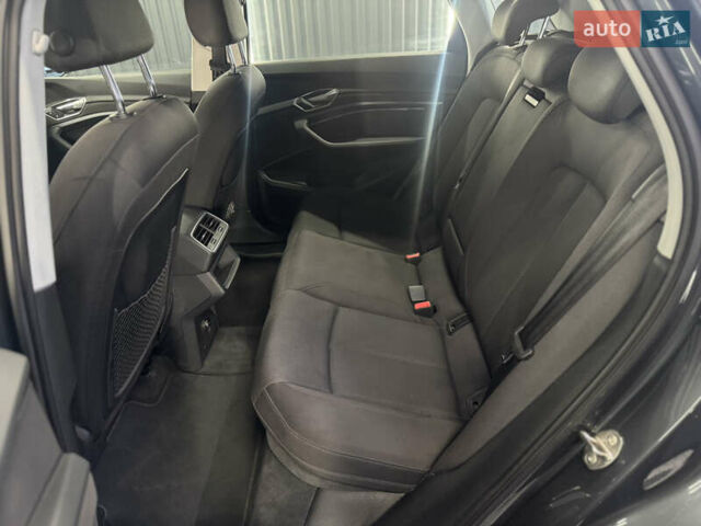 Ауді E-Tron, об'ємом двигуна 0 л та пробігом 190 тис. км за 23999 $, фото 6 на Automoto.ua