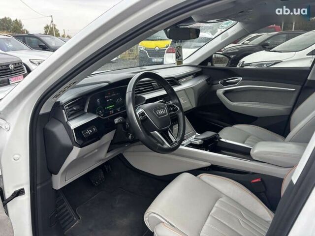 Ауди E-Tron, объемом двигателя 0 л и пробегом 101 тыс. км за 38500 $, фото 12 на Automoto.ua
