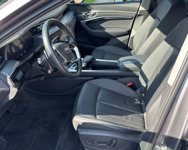 Ауди E-Tron, объемом двигателя 0 л и пробегом 40 тыс. км за 35000 $, фото 8 на Automoto.ua