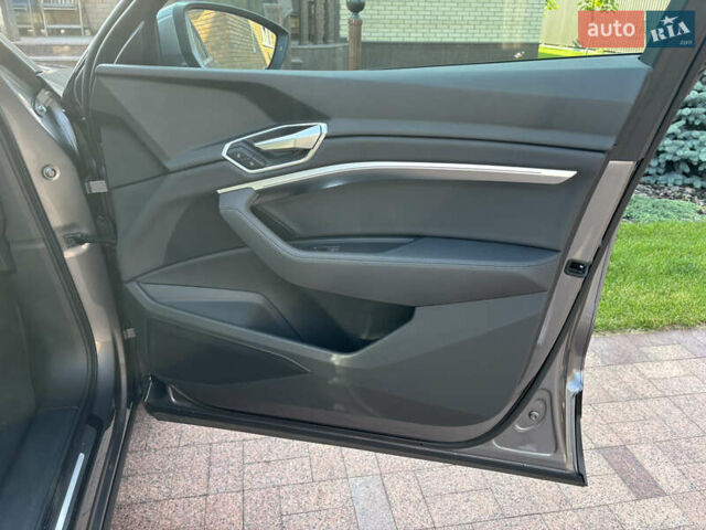 Ауди E-Tron, объемом двигателя 0 л и пробегом 40 тыс. км за 35000 $, фото 14 на Automoto.ua