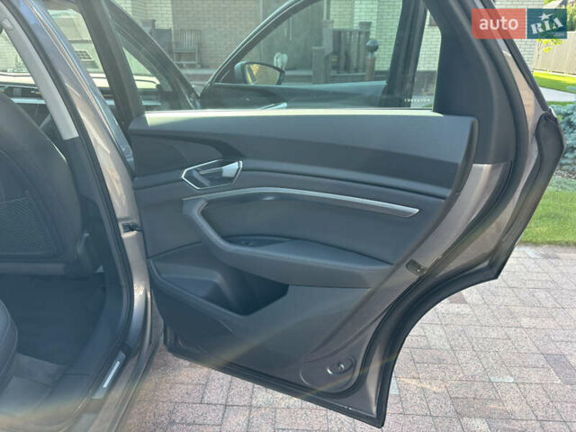 Ауди E-Tron, объемом двигателя 0 л и пробегом 40 тыс. км за 35000 $, фото 15 на Automoto.ua