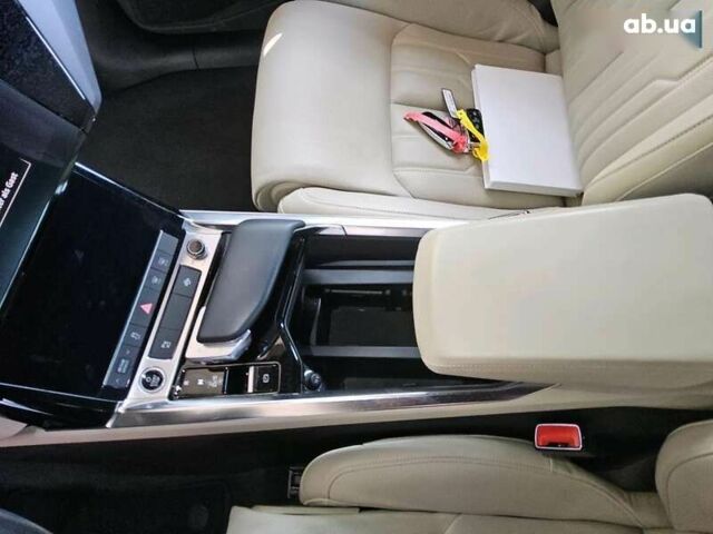Ауди E-Tron, объемом двигателя 0 л и пробегом 52 тыс. км за 41288 $, фото 6 на Automoto.ua