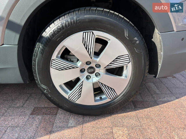 Ауди E-Tron, объемом двигателя 0 л и пробегом 40 тыс. км за 35000 $, фото 22 на Automoto.ua