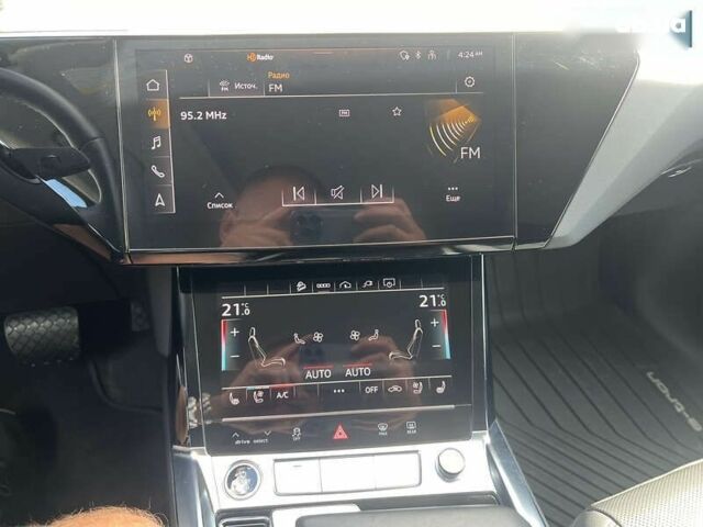 Ауди E-Tron, объемом двигателя 0 л и пробегом 22 тыс. км за 48490 $, фото 22 на Automoto.ua