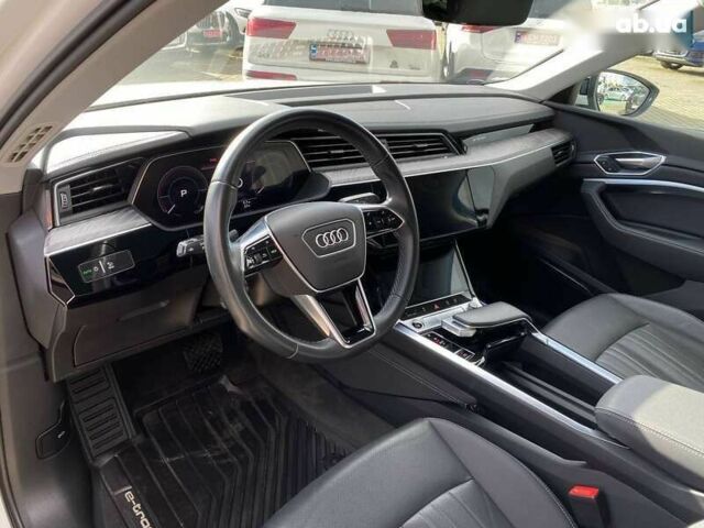 Ауди E-Tron, объемом двигателя 0 л и пробегом 81 тыс. км за 35900 $, фото 11 на Automoto.ua