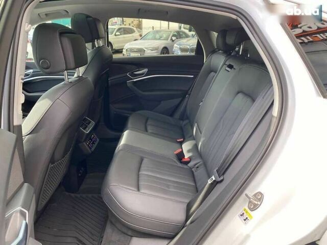 Ауди E-Tron, объемом двигателя 0 л и пробегом 81 тыс. км за 35900 $, фото 22 на Automoto.ua