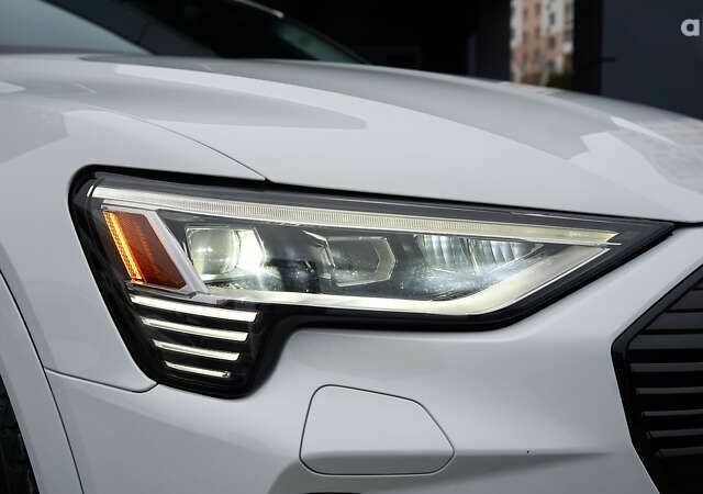 Ауди E-Tron, объемом двигателя 0 л и пробегом 31 тыс. км за 43900 $, фото 10 на Automoto.ua