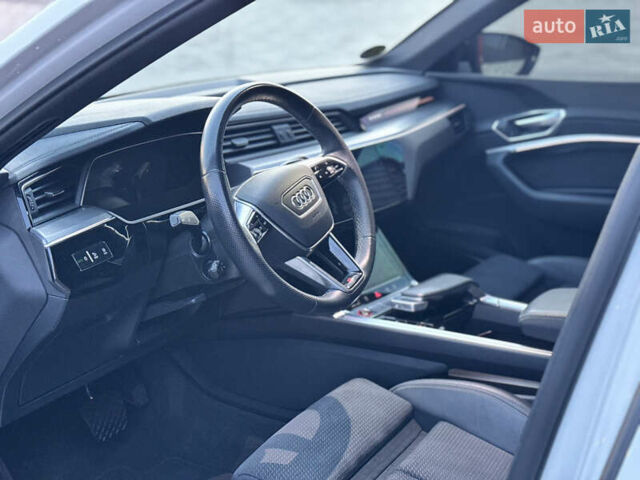 Ауді E-Tron, об'ємом двигуна 0 л та пробігом 39 тис. км за 47800 $, фото 23 на Automoto.ua
