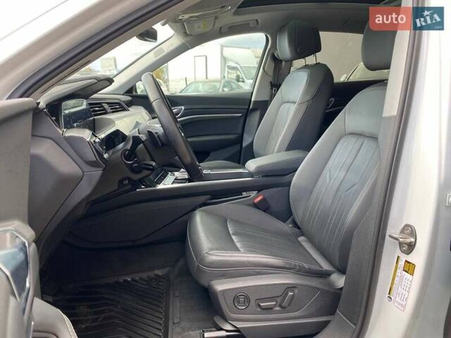 Ауди E-Tron, объемом двигателя 0 л и пробегом 81 тыс. км за 35900 $, фото 20 на Automoto.ua