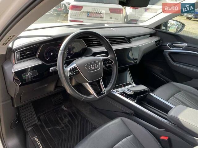 Ауди E-Tron, объемом двигателя 0 л и пробегом 81 тыс. км за 35900 $, фото 11 на Automoto.ua