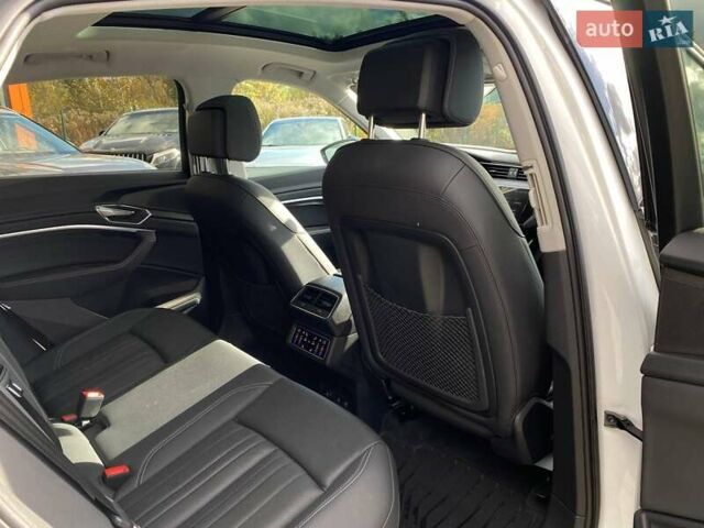 Ауди E-Tron, объемом двигателя 0 л и пробегом 81 тыс. км за 35900 $, фото 26 на Automoto.ua