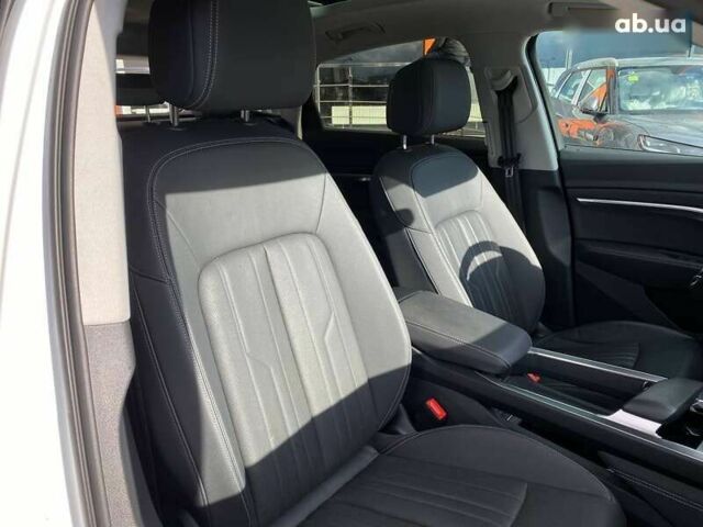 Ауди E-Tron, объемом двигателя 0 л и пробегом 81 тыс. км за 35900 $, фото 28 на Automoto.ua