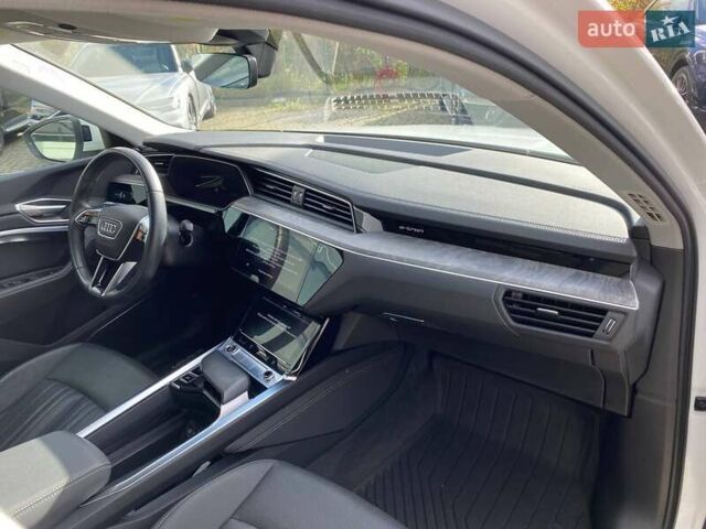 Ауди E-Tron, объемом двигателя 0 л и пробегом 81 тыс. км за 35900 $, фото 9 на Automoto.ua