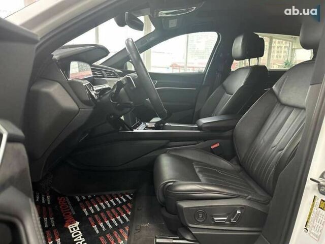 Ауді E-Tron, об'ємом двигуна 0 л та пробігом 20 тис. км за 44990 $, фото 19 на Automoto.ua