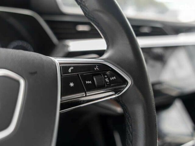 Ауди E-Tron, объемом двигателя 0 л и пробегом 85 тыс. км за 37990 $, фото 8 на Automoto.ua