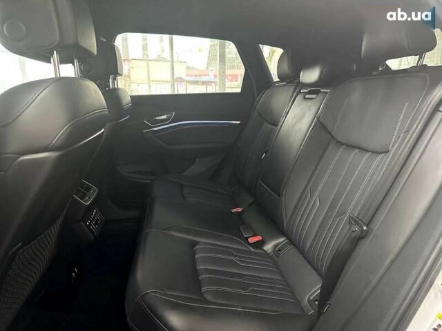 Ауди E-Tron, объемом двигателя 0 л и пробегом 20 тыс. км за 44490 $, фото 20 на Automoto.ua