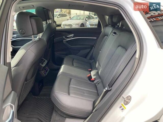 Ауди E-Tron, объемом двигателя 0 л и пробегом 81 тыс. км за 35900 $, фото 22 на Automoto.ua