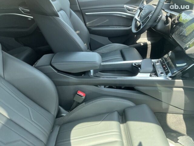Ауди E-Tron, объемом двигателя 0 л и пробегом 7 тыс. км за 89770 $, фото 14 на Automoto.ua