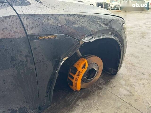 Ауди E-Tron, объемом двигателя 0 л и пробегом 81 тыс. км за 25900 $, фото 8 на Automoto.ua