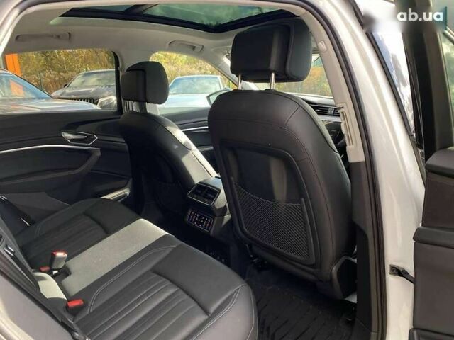 Ауди E-Tron, объемом двигателя 0 л и пробегом 81 тыс. км за 35900 $, фото 26 на Automoto.ua