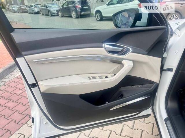 Ауди E-Tron, объемом двигателя 0 л и пробегом 8 тыс. км за 55000 $, фото 7 на Automoto.ua