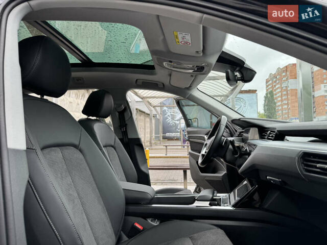 Ауди E-Tron, объемом двигателя 0 л и пробегом 55 тыс. км за 32500 $, фото 32 на Automoto.ua