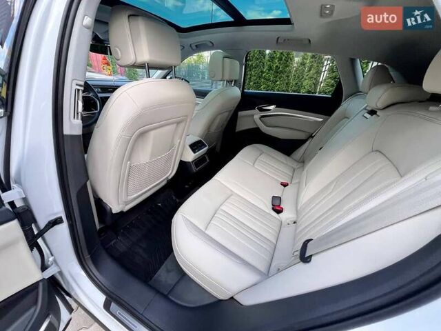 Ауди E-Tron, объемом двигателя 0 л и пробегом 8 тыс. км за 55000 $, фото 22 на Automoto.ua