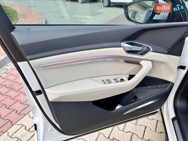 Ауди E-Tron, объемом двигателя 0 л и пробегом 8 тыс. км за 55000 $, фото 18 на Automoto.ua