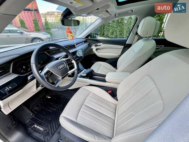 Ауди E-Tron, объемом двигателя 0 л и пробегом 8 тыс. км за 55000 $, фото 11 на Automoto.ua
