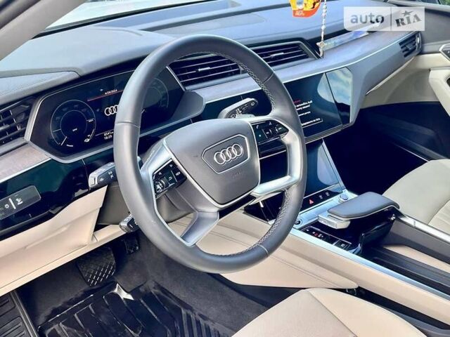 Ауди E-Tron, объемом двигателя 0 л и пробегом 8 тыс. км за 55000 $, фото 13 на Automoto.ua