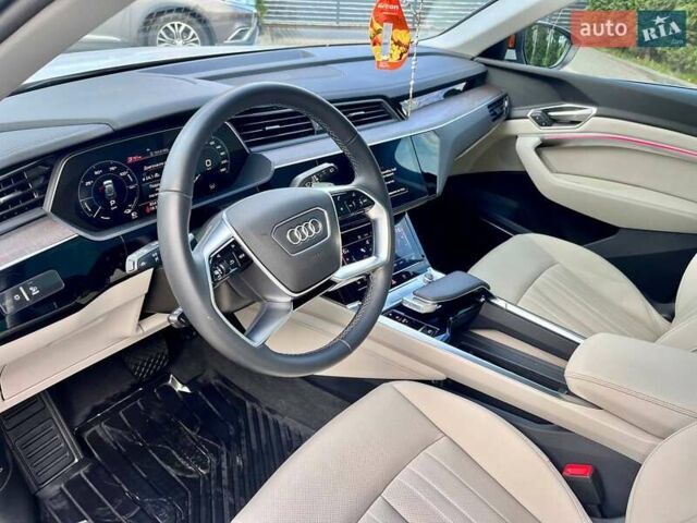 Ауди E-Tron, объемом двигателя 0 л и пробегом 8 тыс. км за 55000 $, фото 15 на Automoto.ua