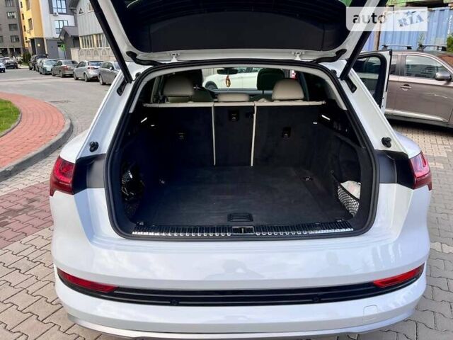 Ауди E-Tron, объемом двигателя 0 л и пробегом 8 тыс. км за 55000 $, фото 4 на Automoto.ua